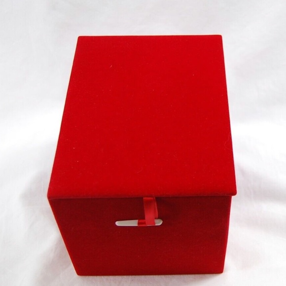 Joan Rivers Cardinal in the Snow Hand Painted Glass Egg Ornament - Picture 5 of 8